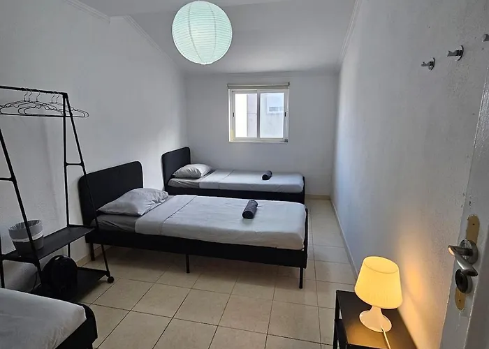 Spacious Guest Δωμάτια σε οικογενειακή κατοικία Lisboa